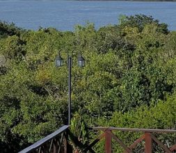 deck con vista al rio Uruguay